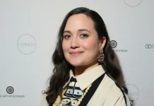 Lily Gladstone: Cariera, Viata Personala, Tinerete, Educatie si altele