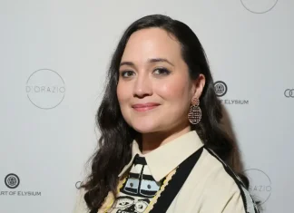 Lily Gladstone: Cariera, Viata Personala, Tinerete, Educatie si altele