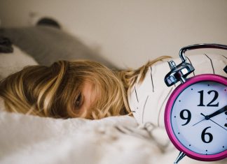 8 alimente care te pot tine treaz noaptea