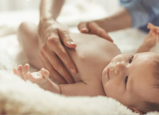 Cele mai bune 12 sfaturi pentru ingrijirea pielii bebelusului