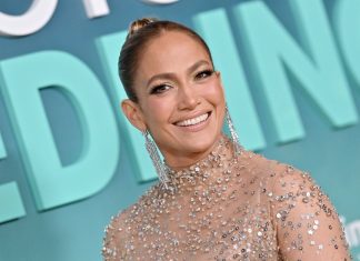 Jennifer Lopez Biografie: Cariera artistica, filmografie si discografie